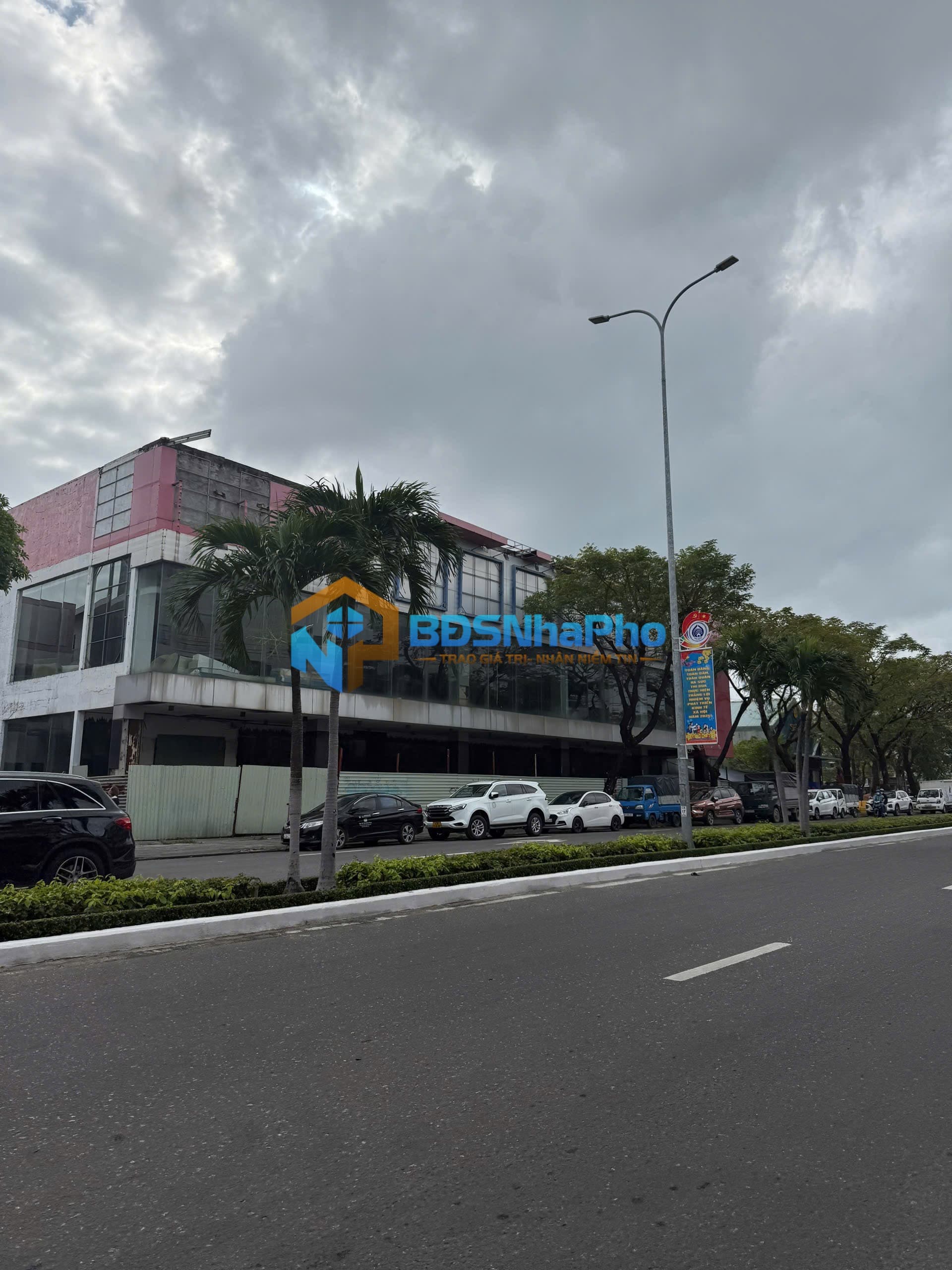 CHO THUÊ NHÀ NGUYÊN CĂN MẶT TIỀN 3 TẦNG ĐƯỜNG ĐƯỜNG 3 THÁNG 2 2000m ngang 30m - Ảnh 1