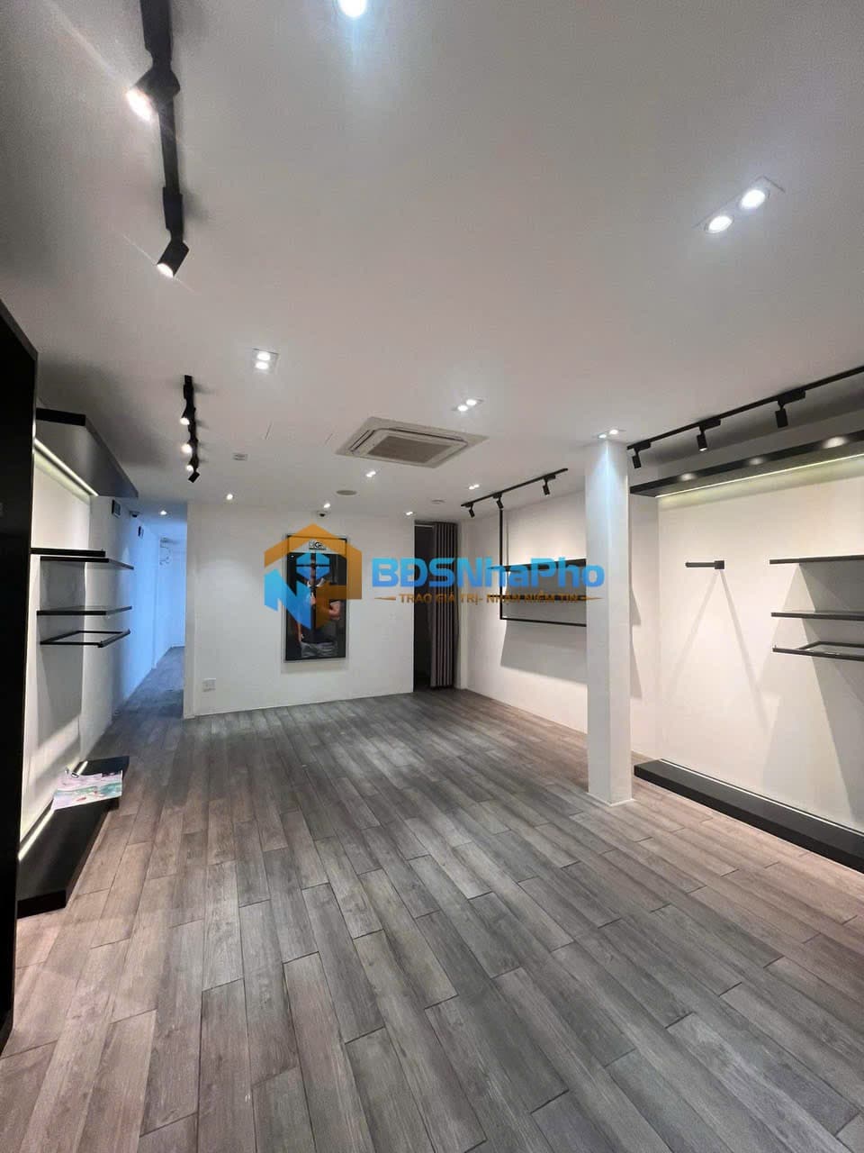 CHO THUÊ NHÀ MẶT TIỀN LÊ DUẨN – NHÀ MỚI ĐẸP, CÓ SẴN CỬA KÍNH - Ảnh 1