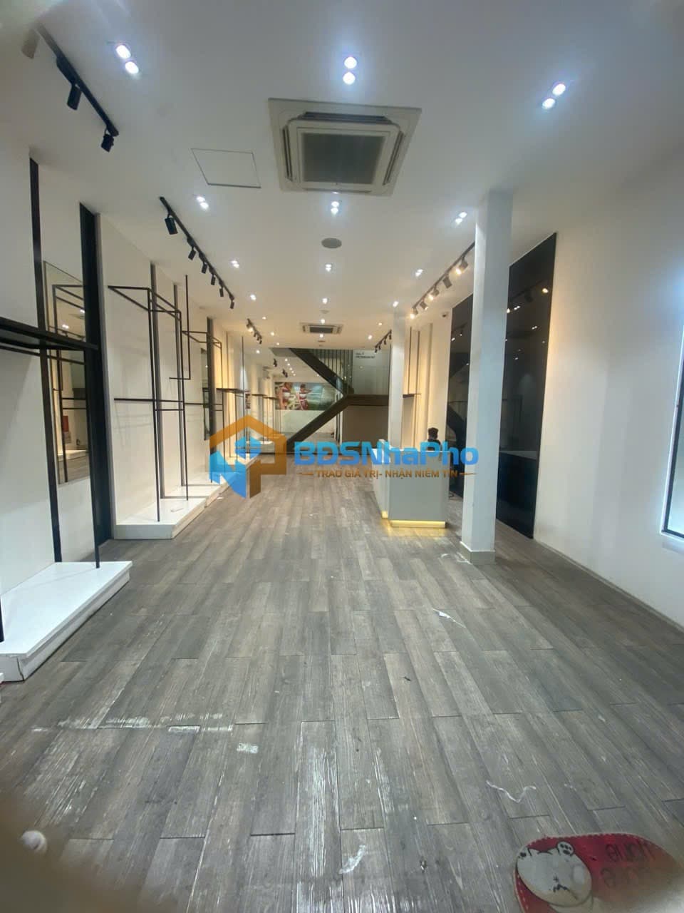 CHO THUÊ NHÀ MẶT TIỀN LÊ DUẨN – NHÀ MỚI ĐẸP, CÓ SẴN CỬA KÍNH - Ảnh 3