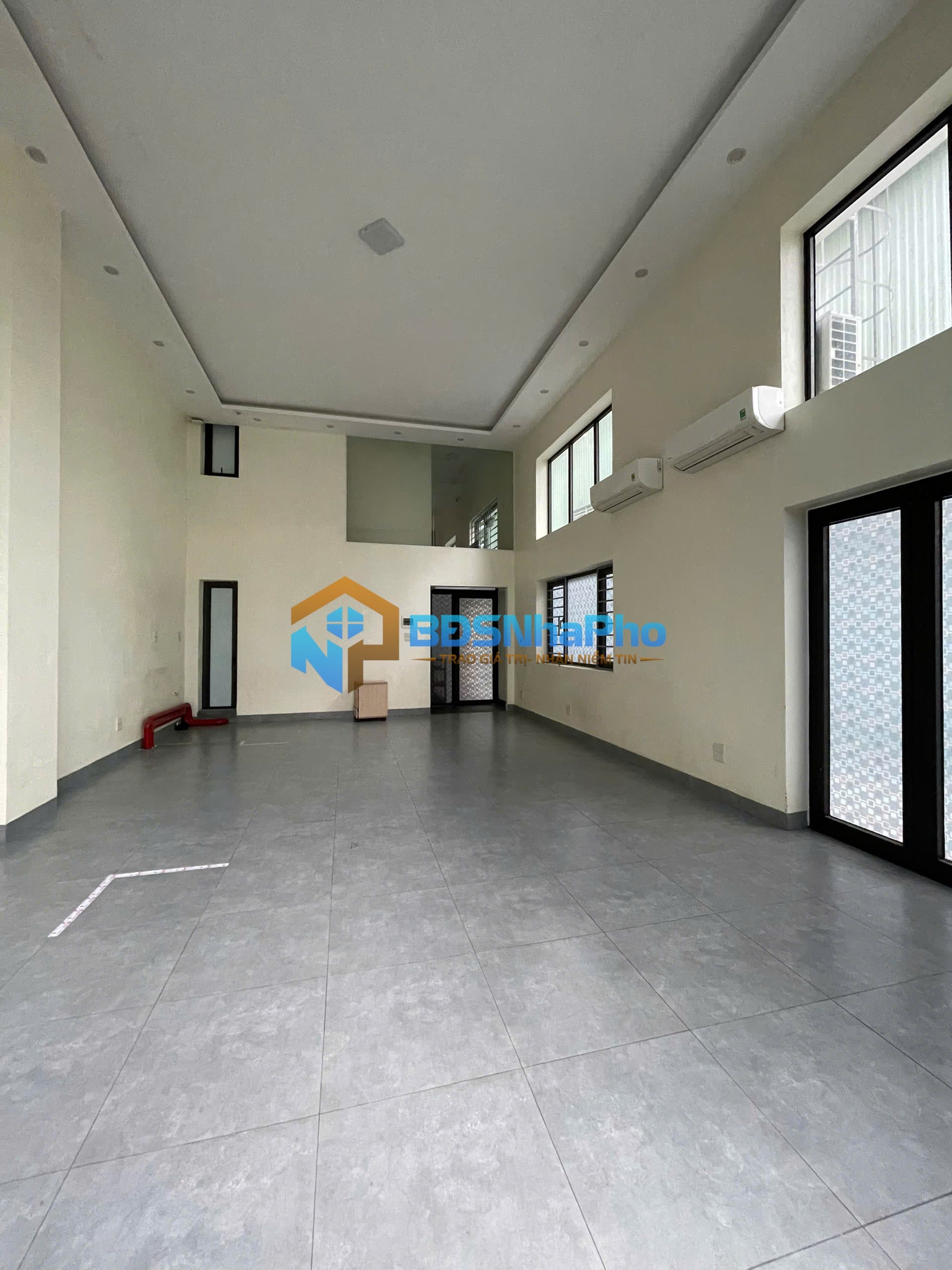 Cho thuê mặt bằng tầng 1 gần ngay sân bay - Ảnh 1