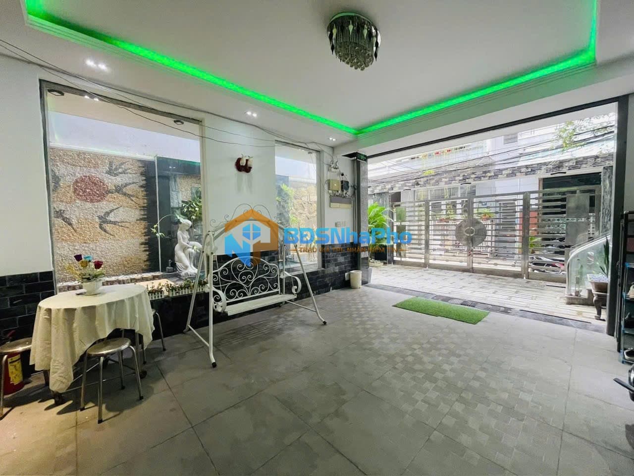 Nhà ở biệt thự kiệt ô tô Trương Chí Cương - Ảnh 1