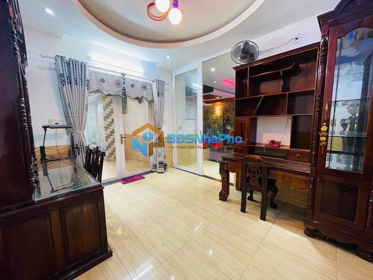 Nhà ở biệt thự kiệt ô tô Trương Chí Cương - Ảnh 9