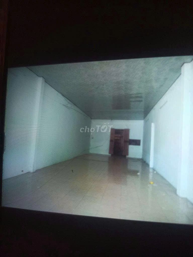 CHO THUÊ NHÀ CẤP 4 TRỐNG SUỐT TẠI PHẠM HÙNG - Ảnh 1