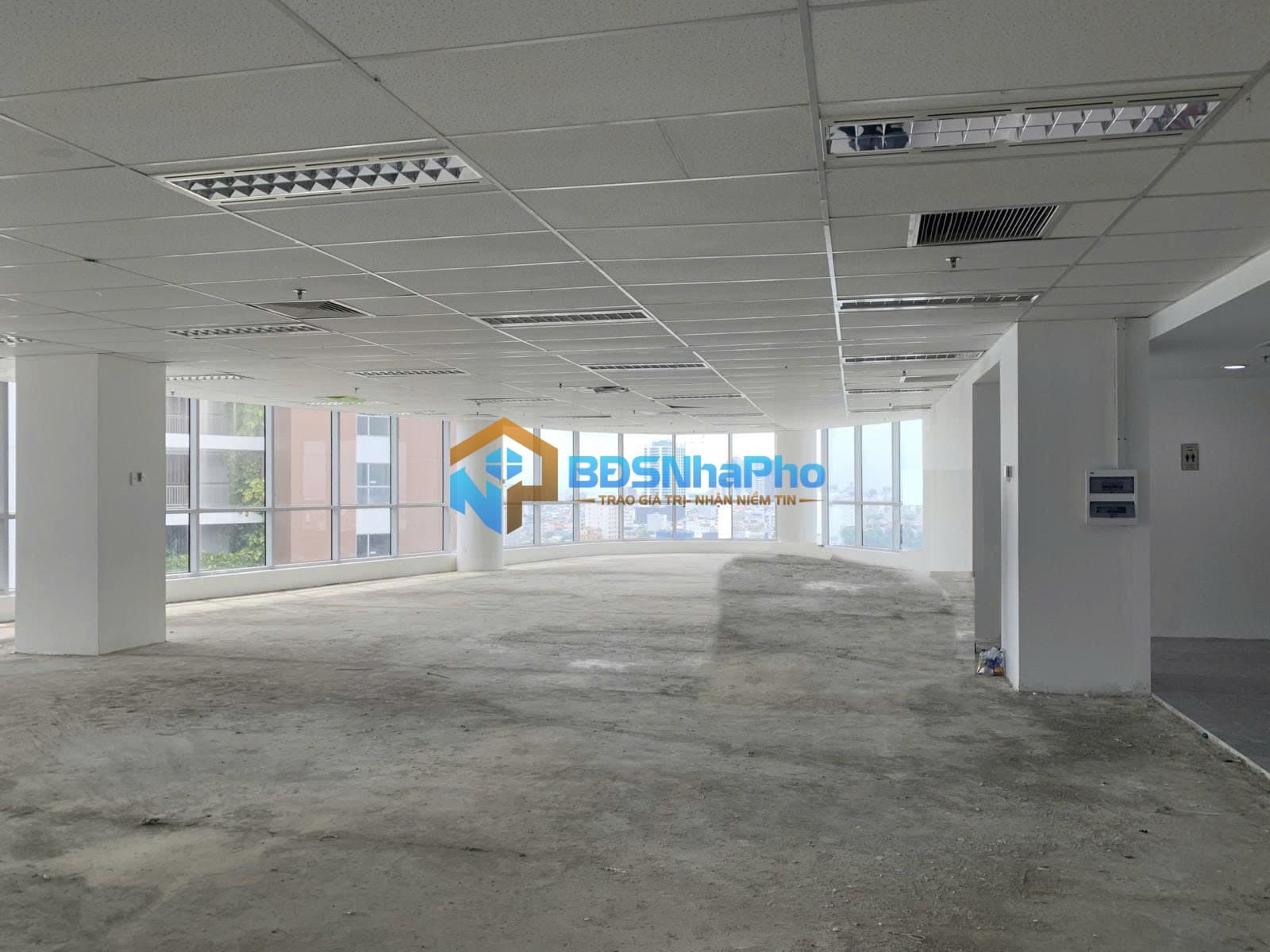 VĂN PHÒNG CHO THUÊ Ở KHU PHỐ SẦM UẤT 205M2 TẠI BẠCH ĐẰNG - Ảnh 3