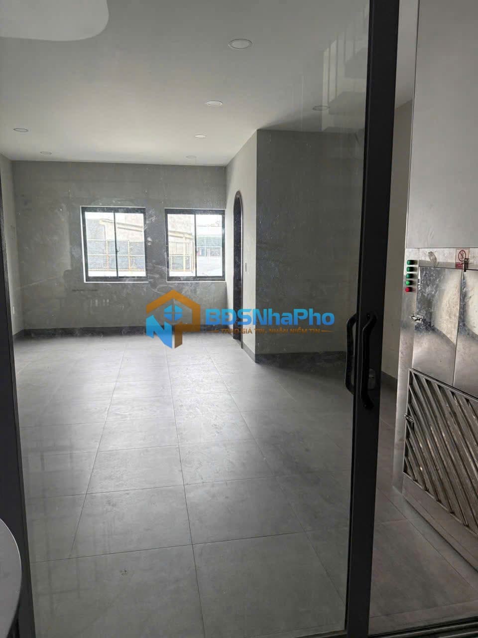 CHO THUÊ TẦNG 3 TRONG TOÀ NHÀ 4 TẦNG DT 93M2 TẠI PHẠM CỰ LƯỢNG - Ảnh 2