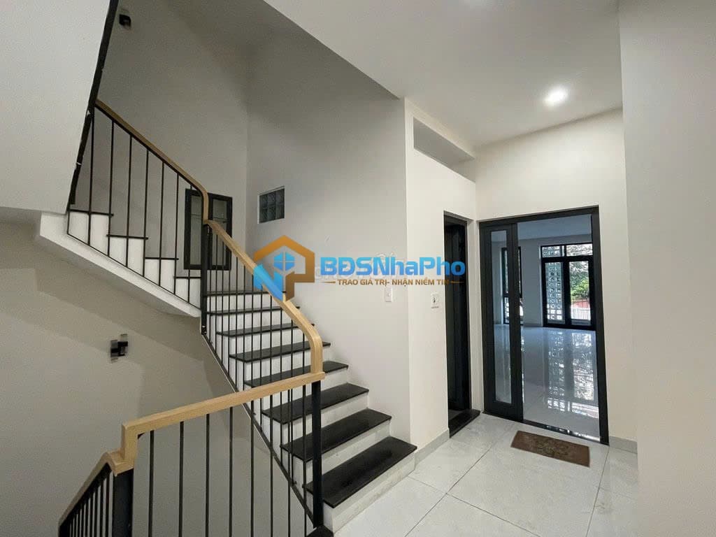 Nhà nguyên căn 3 tầng trống suốt, phù hợp kinh doanh tại Nguyễn Hữu Thọ - Ảnh 5