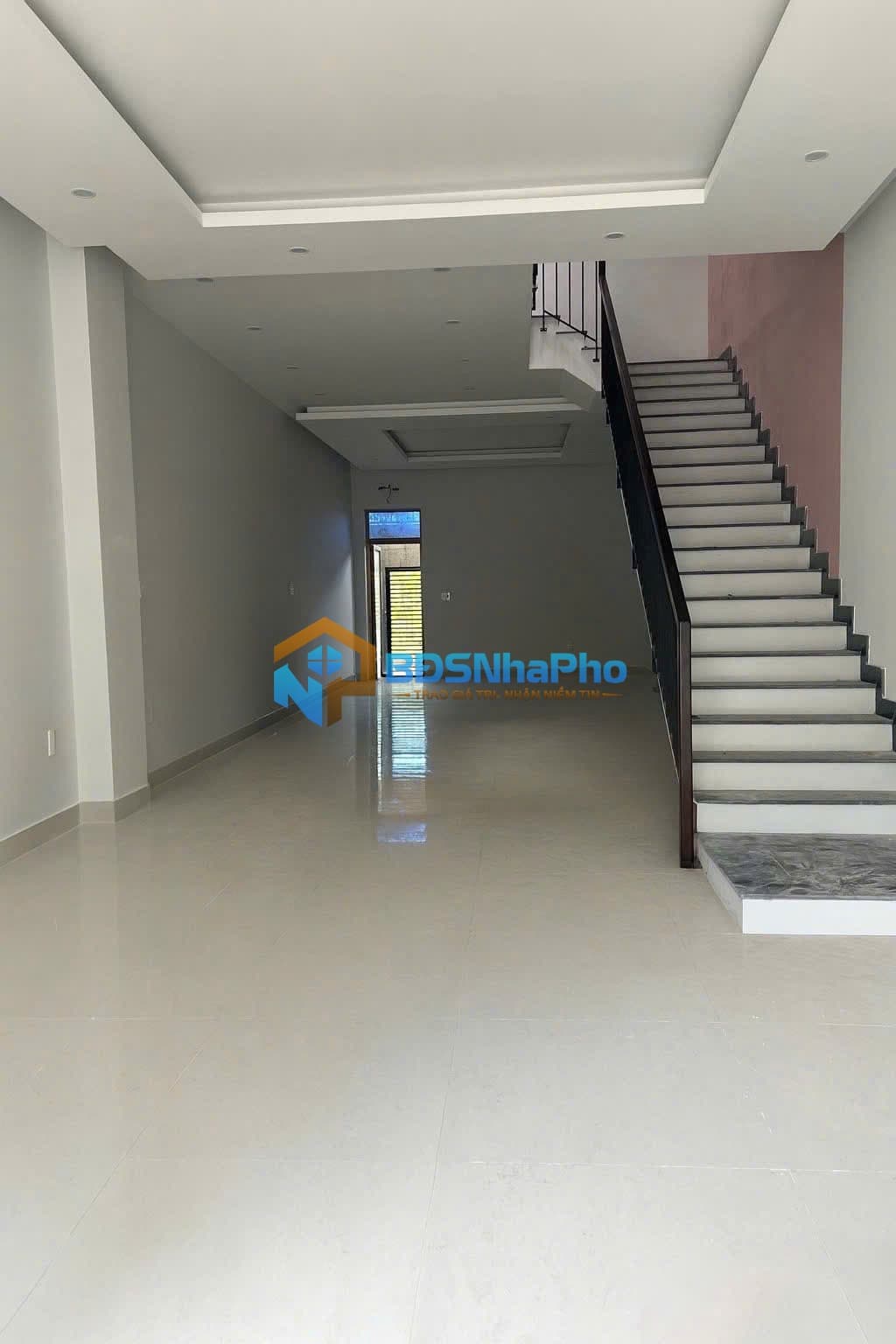 CHO THUÊ SHOPHOUSE 3 TẦNG DT 100M2 GẦN ĐƯỜNG MÊ LINH - Ảnh 1
