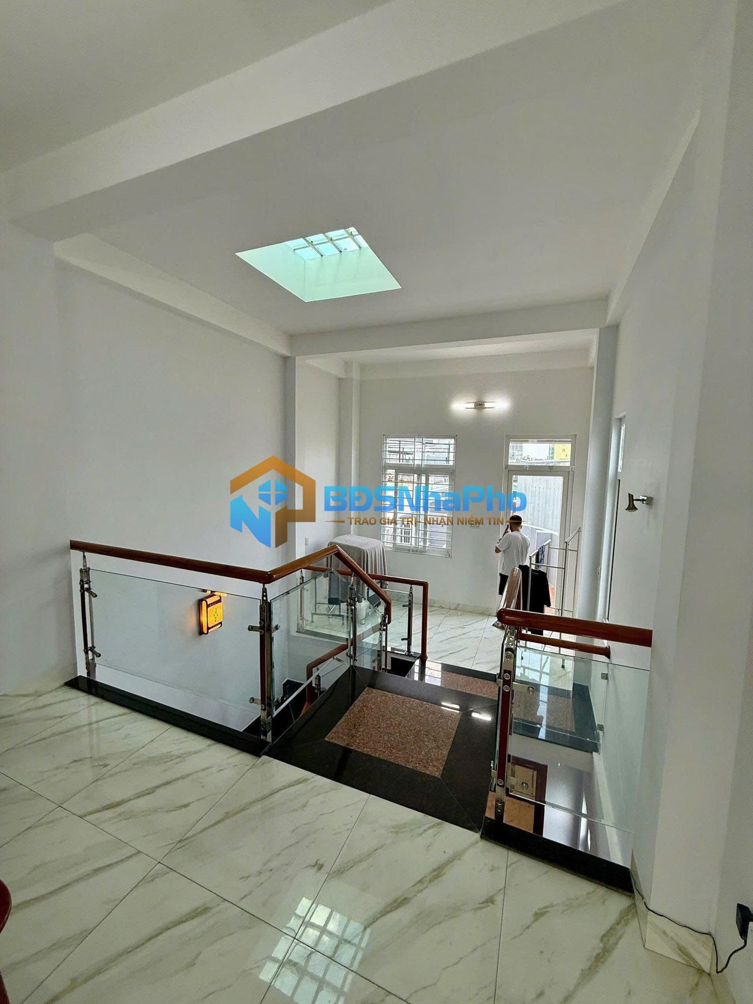 CHO THUÊ NHÀ NGUYÊN CĂN 4 TẦNG DT 240M2 TẠI PHẠM VĂN NGHỊ - Ảnh 5