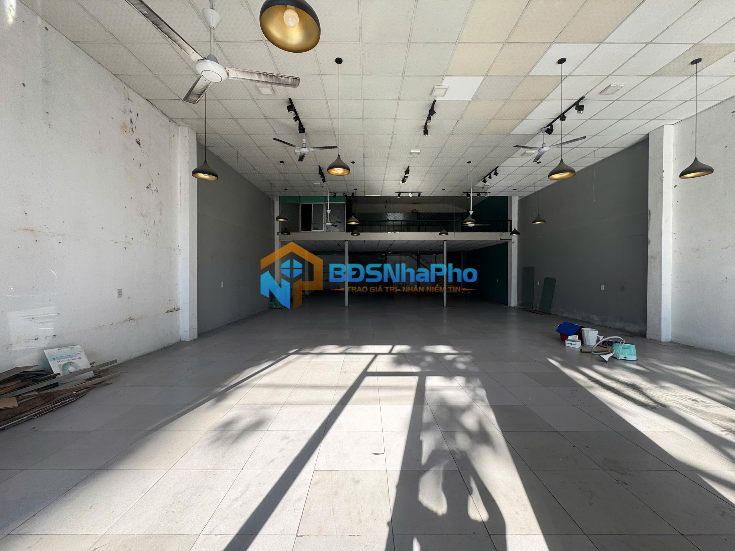 Cho thuê mặt bằng kinh doanh tại 210 - 212 Nguyễn Hữu Thọ - Ảnh 2