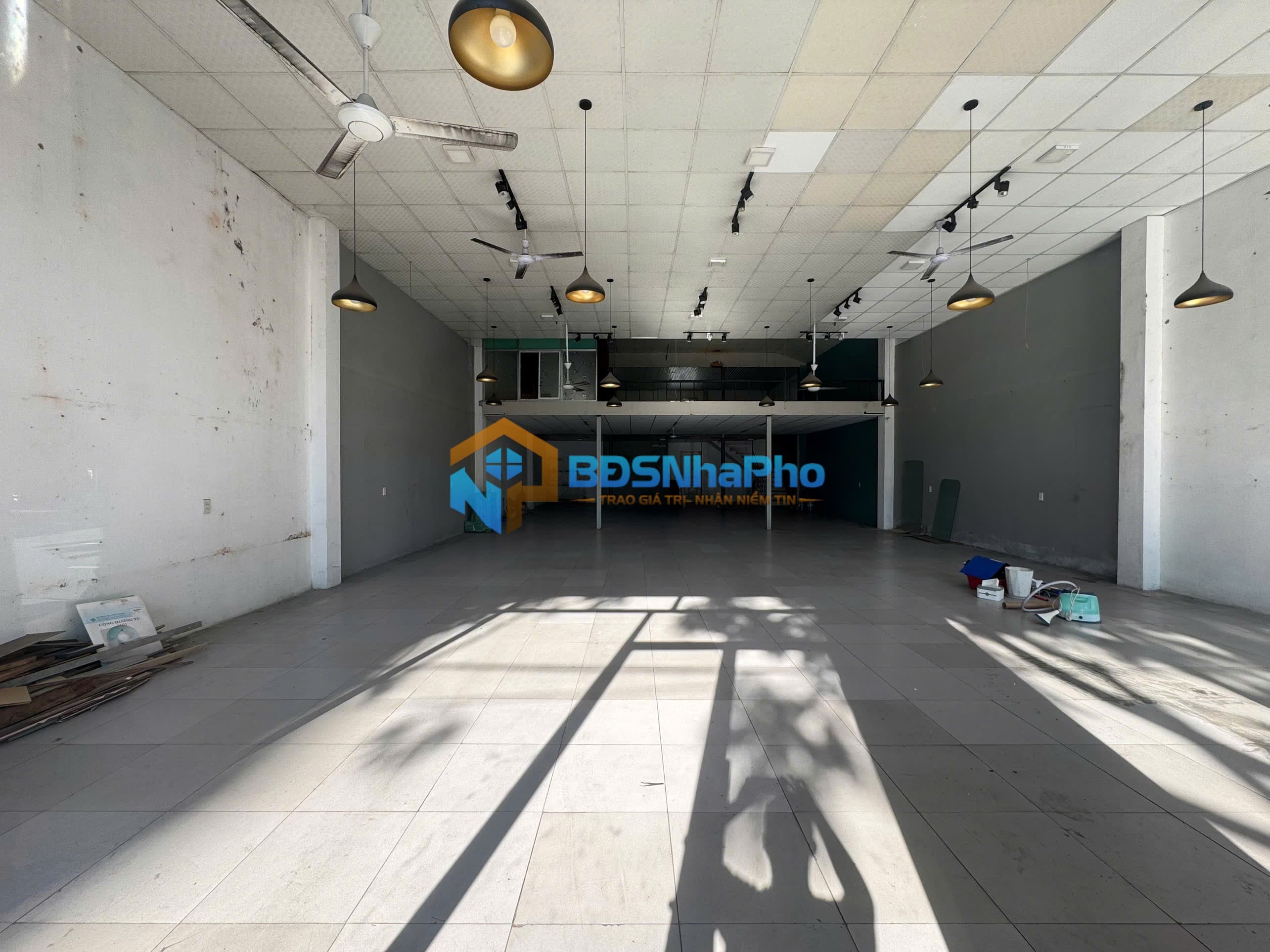Cho thuê mặt bằng kinh doanh tại 210 - 212 Nguyễn Hữu Thọ - Ảnh 3