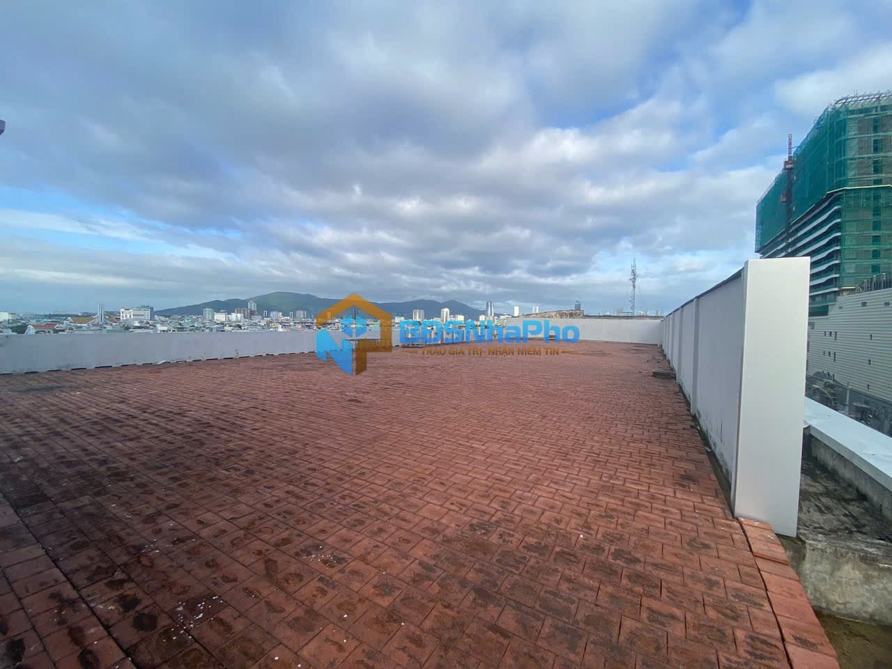 Cho thuê sân thượng toà nhà tại 66 Võ Văn Tần - Ảnh 1